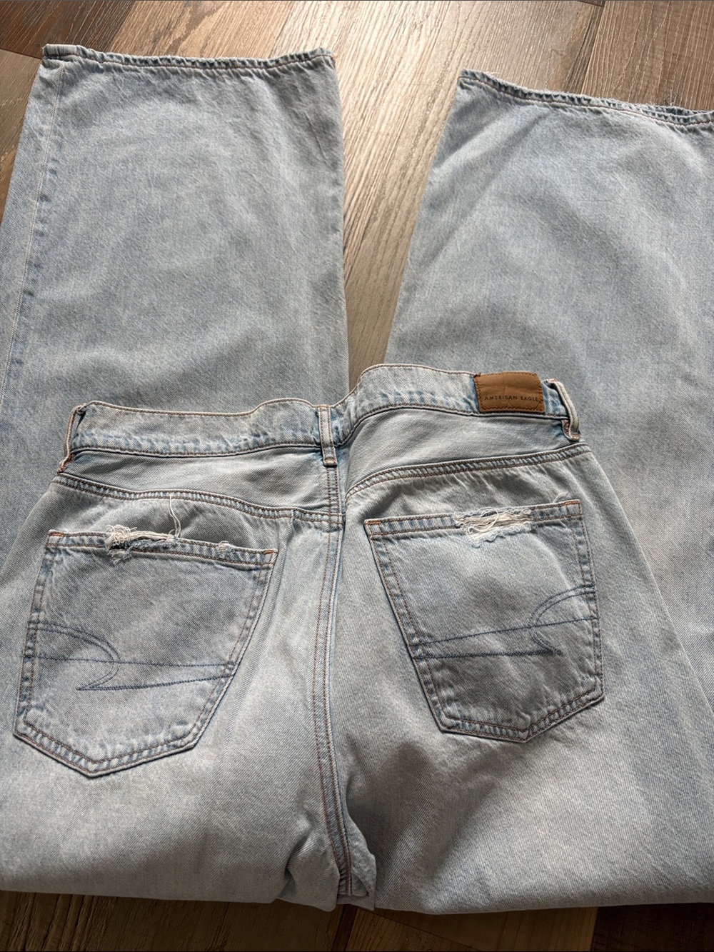 American Eagle Outfitters Light Wash Wide-Leg Jeans - Picture 3 of 3